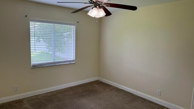 Foto del edificio - 4844 NW North Macedo Blvd