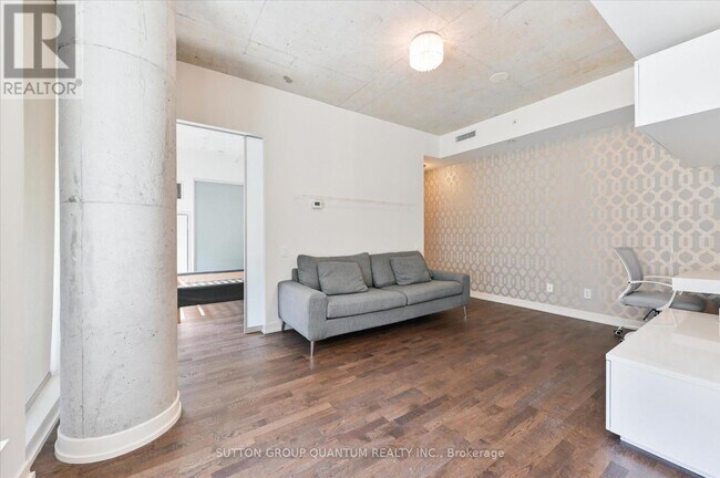 Photo du bâtiment - 461-461 Adelaide St W