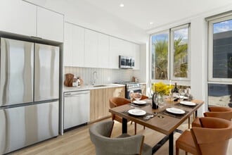 Building Photo - Willow Santa Monica