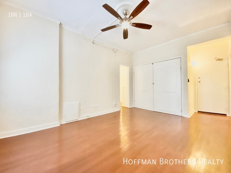 Building Photo - 842 S Hobart Blvd