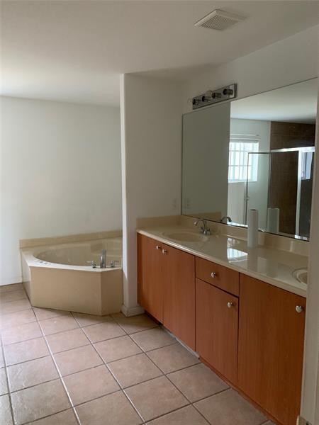 Foto del edificio - 1425 NW 36th Way