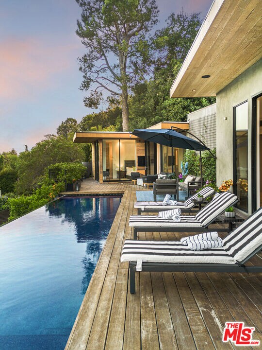 Building Photo - 727 N Beverly Glen Blvd