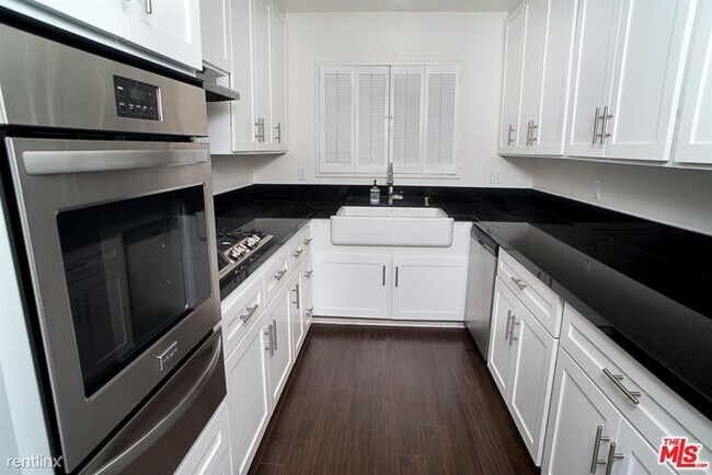 Building Photo - 416 N Oakhurst Dr