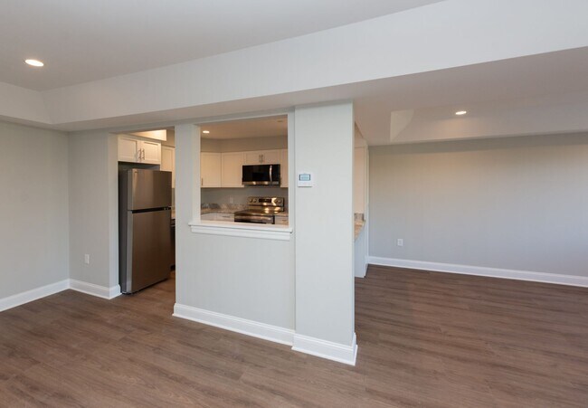 Interior Photo - 925 at North