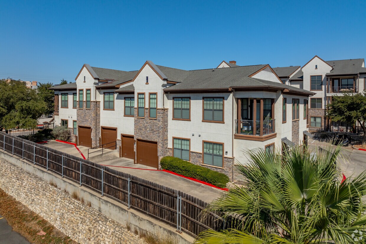Foto del edificio - Pinnacle at Oak Hills