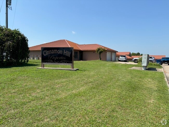Building Photo - 1040 Cinnamon Dr