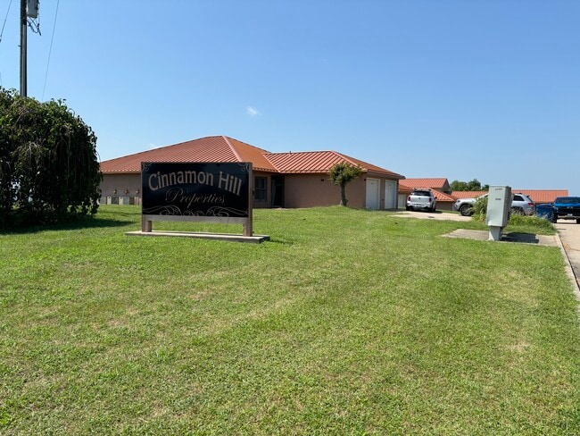 Building Photo - 1040 Cinnamon Dr