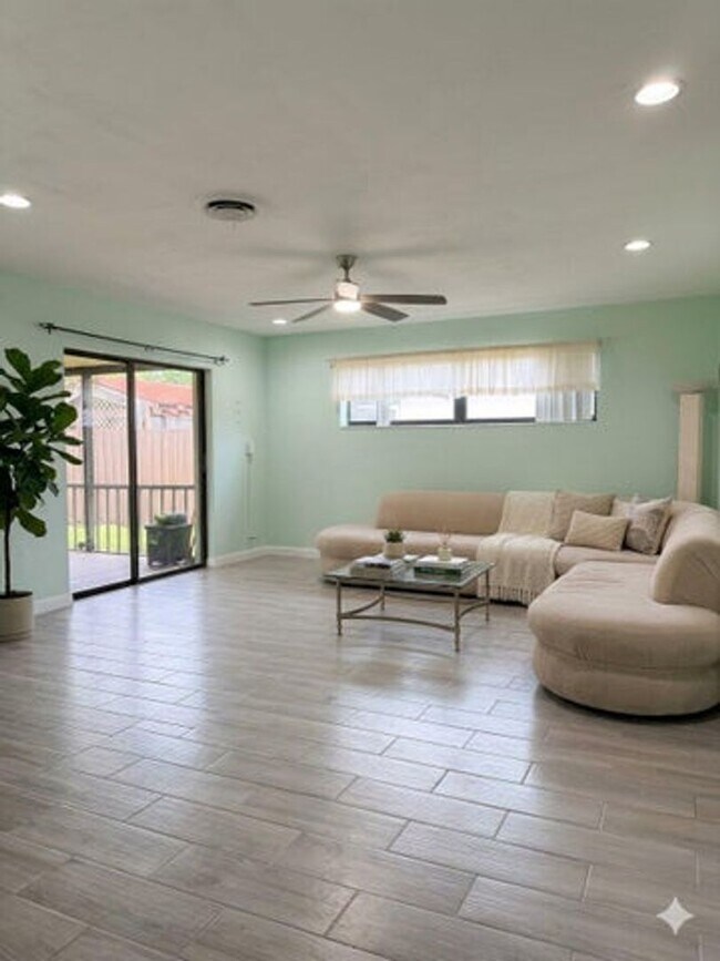 Foto del edificio - 6741 NW 8th St