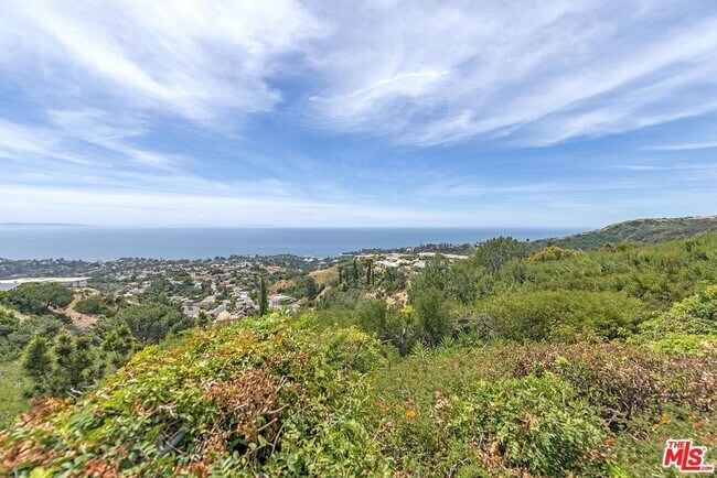 Foto del edificio - 16722 Charmel Ln