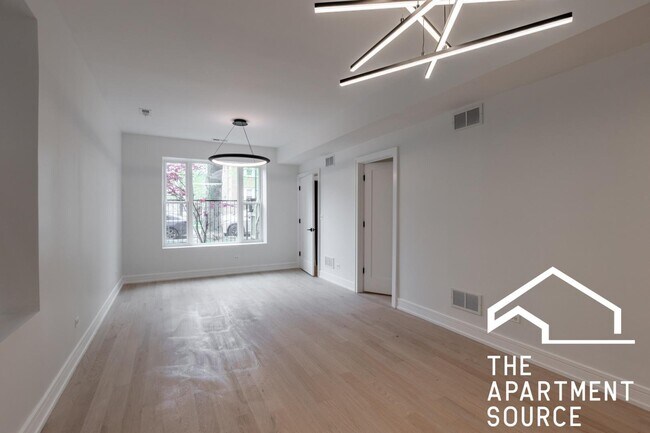Building Photo - 2943 N Gresham Ave