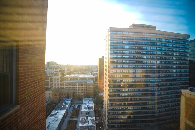 Foto del edificio - 2909 N Sheridan Rd