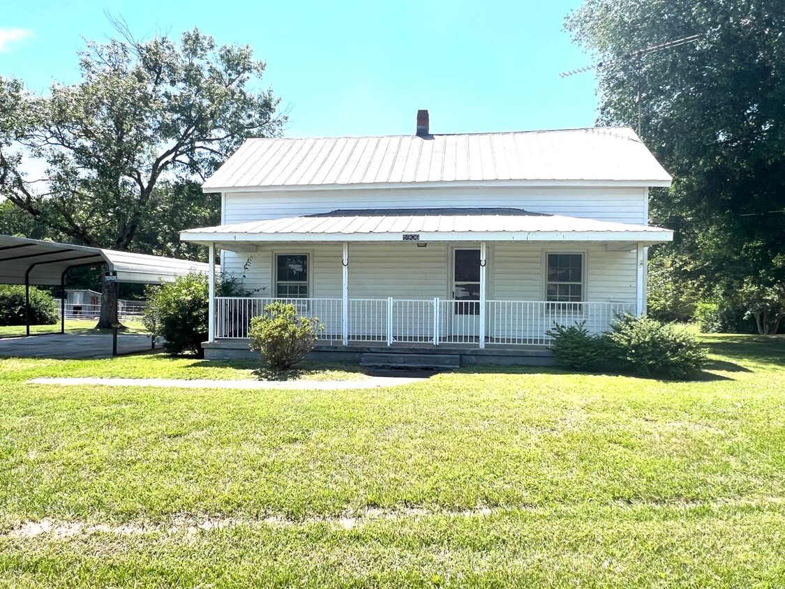 Primary Photo - Country Living and Located Near Beautiful ...