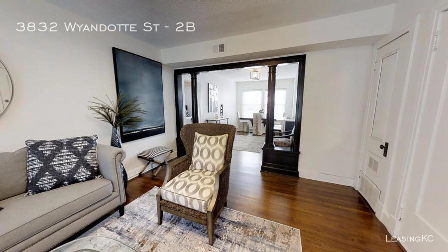 Foto principal - Updated 2 bed 1 bath in the heart of Midtown!