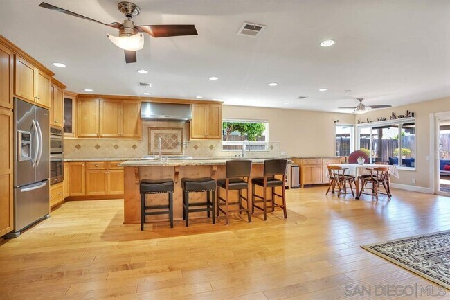 Foto del edificio - 4BR/2BA HOME w/ SOLAR & attached garage in...