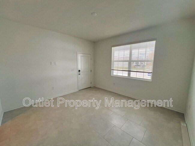 Foto del edificio - 692 Reggie Rd