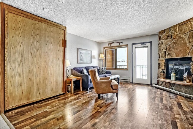 Building Photo - Fully Furnished Studio