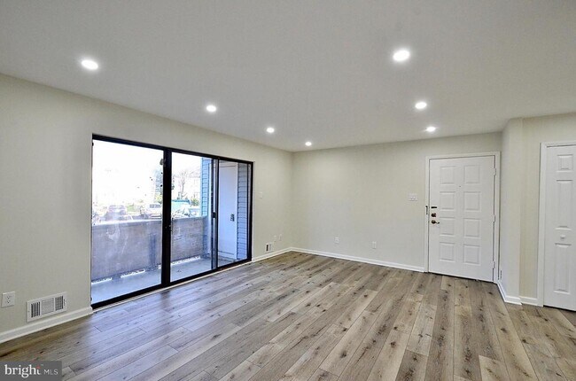 Building Photo - 801 The Woods