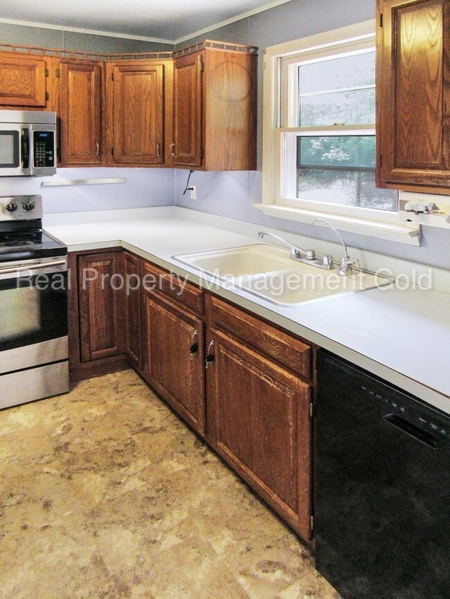 Building Photo - 45769 Guenther Dr