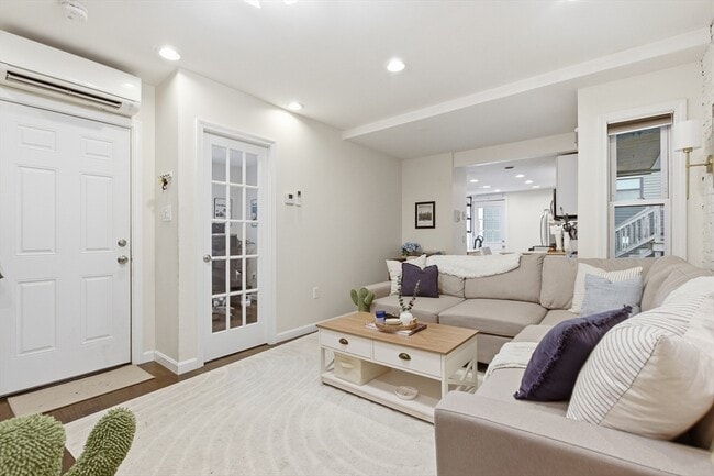 Foto del edificio - 245 W Fifth St