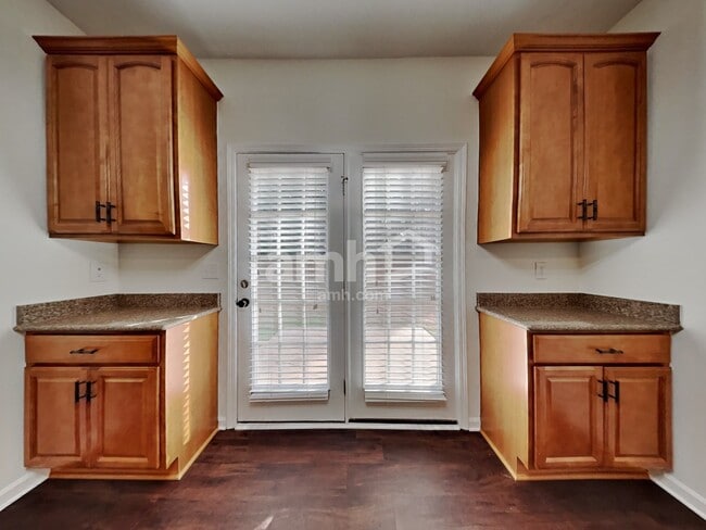 Building Photo - 111 Meandering Way Ln