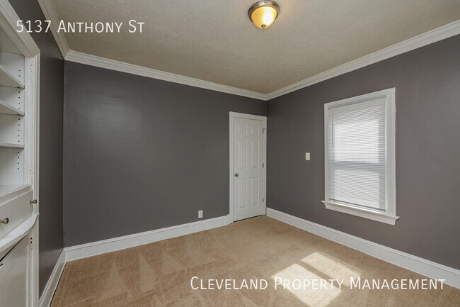 Building Photo - 4 Bedroom Colonial