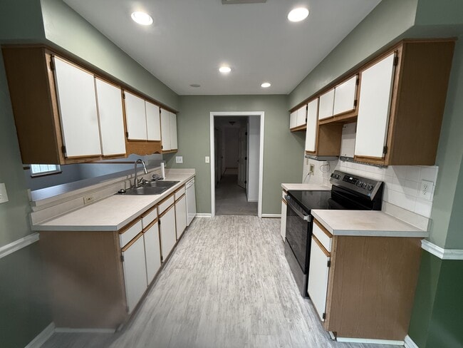 Building Photo - 3813 Sterncroft Dr