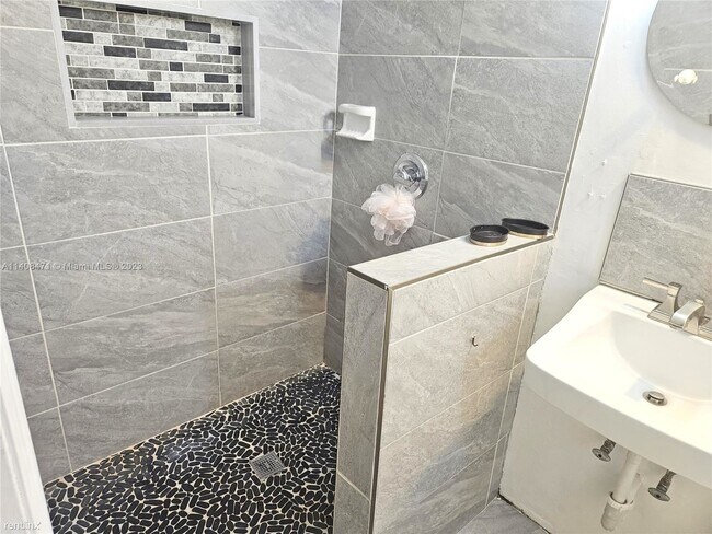 Foto del edificio - 3 br, 2 bath House - 11010 SW 6th St