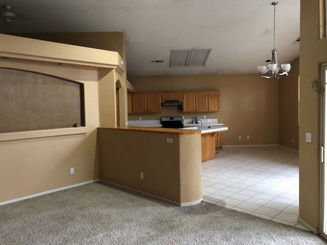 Foto del edificio - SE Visalia home coming soon!!