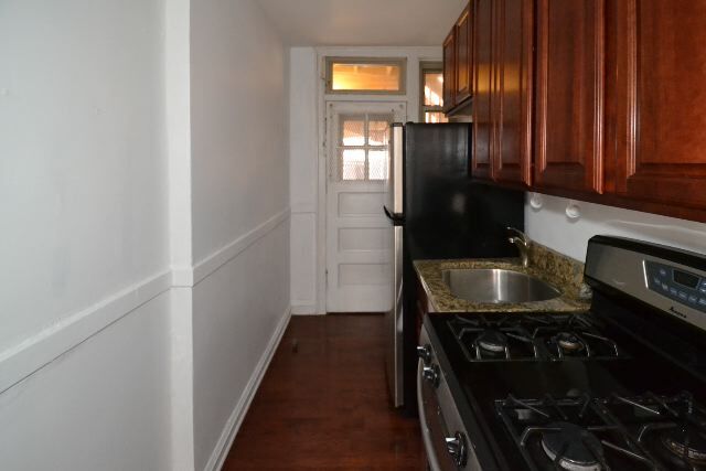 Building Photo - 547 W Surf St