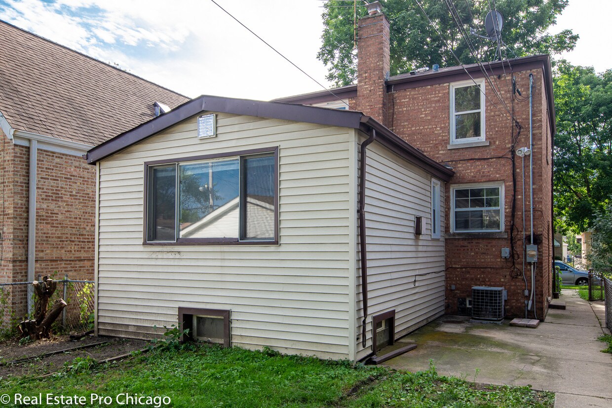 Building Photo - 3649 N Plainfield Ave