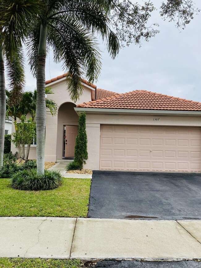 Building Photo - 1307 Banyan Way