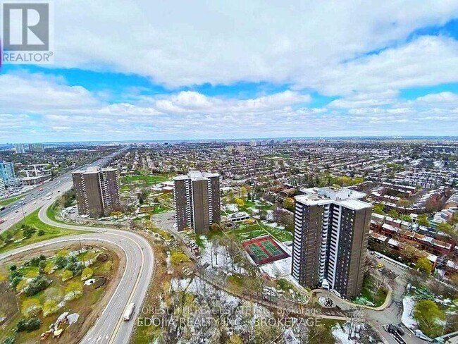 Photo du bâtiment - 2015 Sheppard Ave E