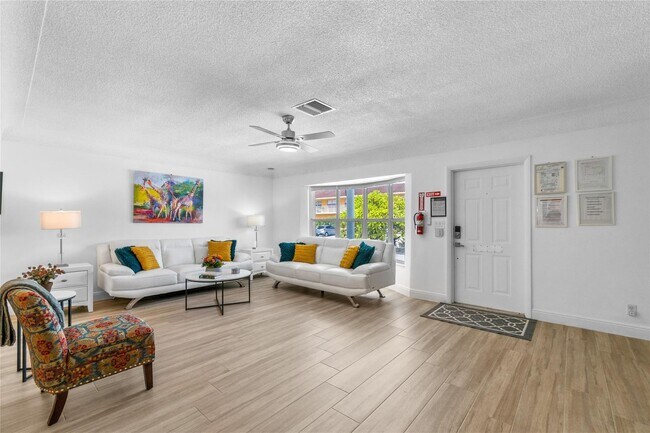 Building Photo - 2628 NE 49th St