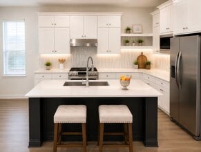 Building Photo - 15520 Maple