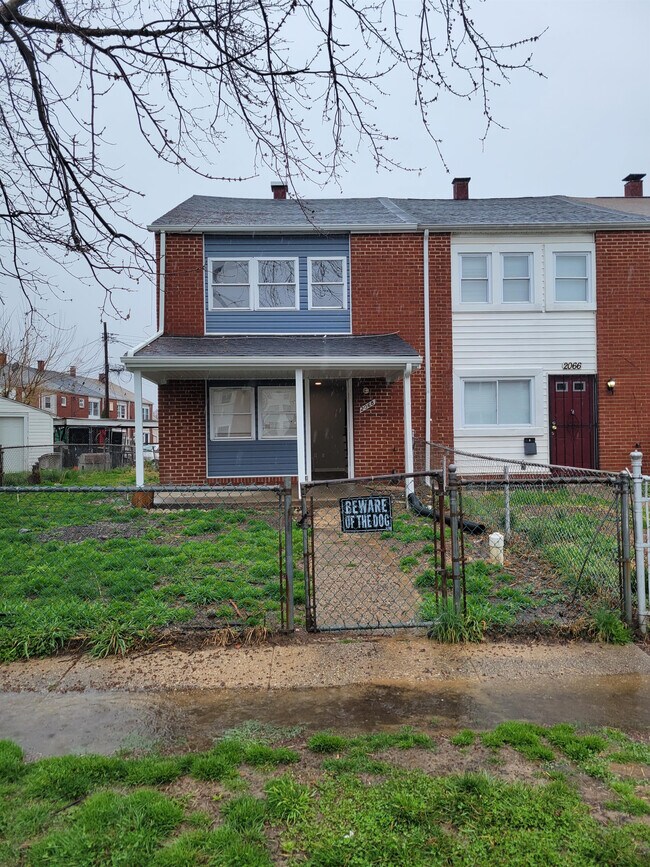 Building Photo - 2068 Larkhall Rd