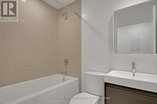 Photo du bâtiment - 150-150 Logan Ave