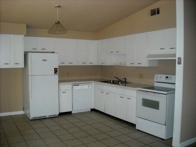 Building Photo - 3117 Fritz Hughes Park Rd