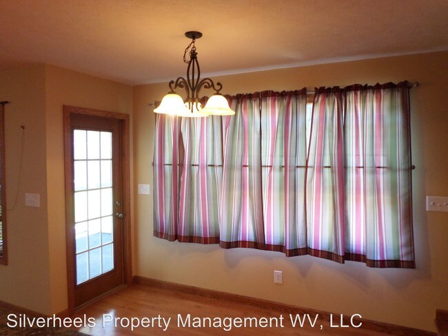 Foto del edificio - 453 Walnut Grv