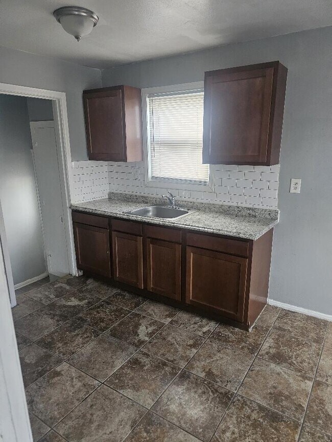 Foto del edificio - 12944 Rosemont Ave