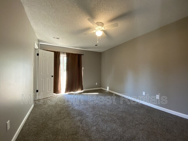 Building Photo - 2997 Hunters Way Dr