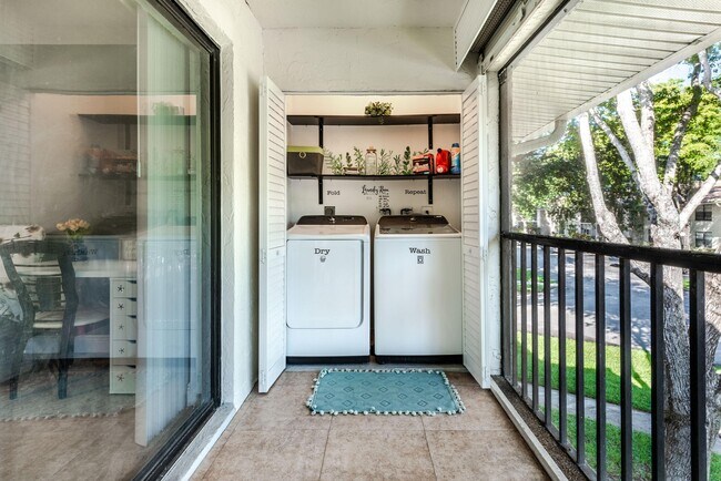 Building Photo - 9930 Pineapple Tree Dr