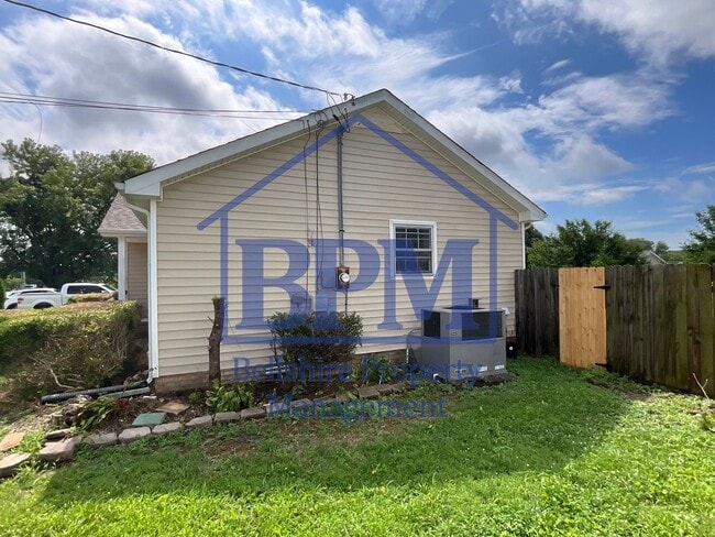 Building Photo - Completely Renovated 3 Bed, 2 Bath Home in...
