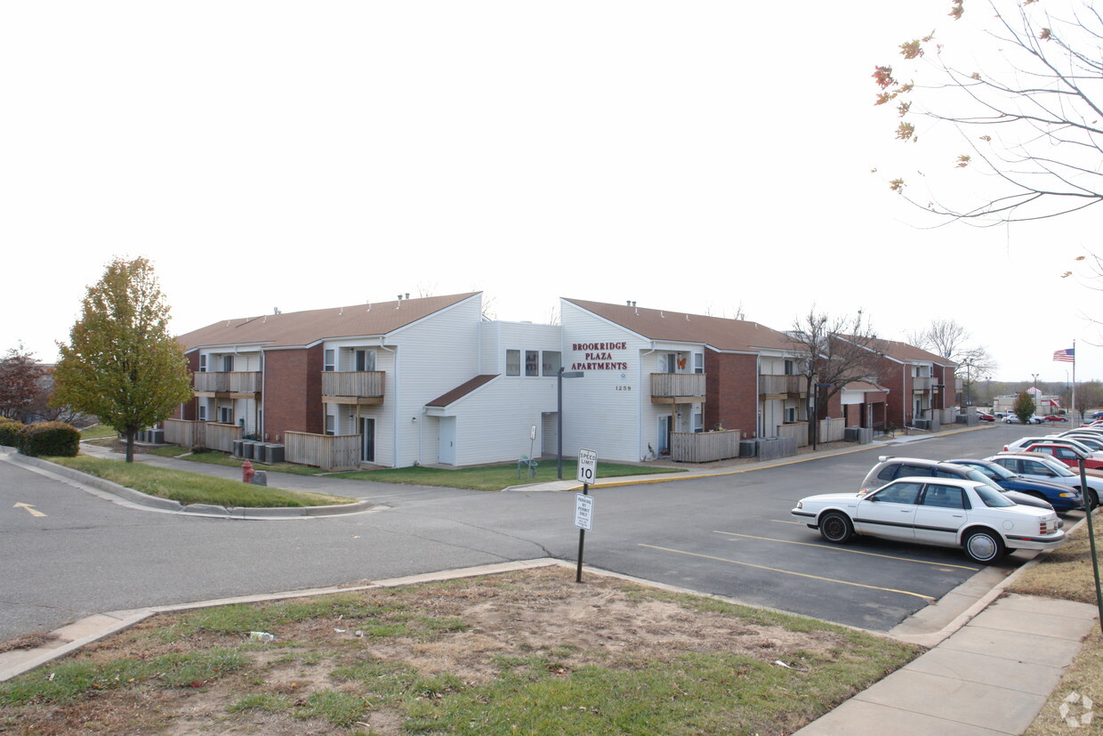 Primary Photo - Brookridge Plaza Apartments