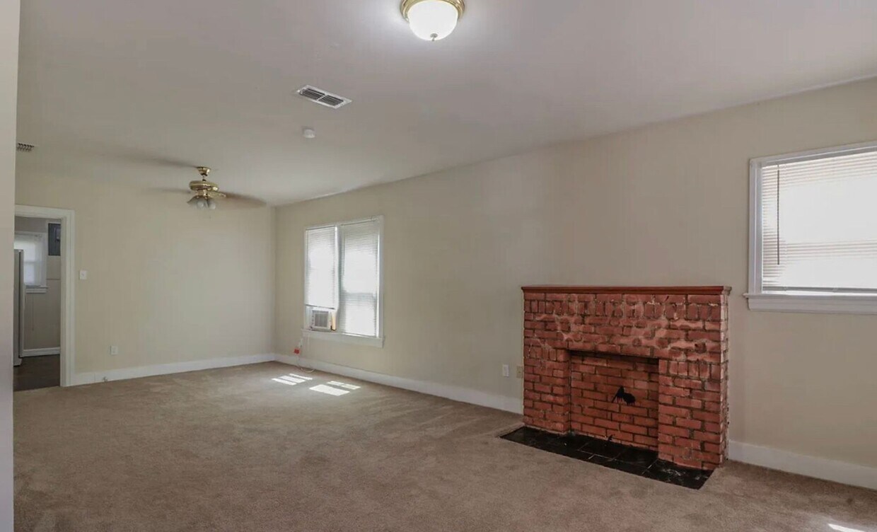 Building Photo - Cozy 2 Bedroom Home