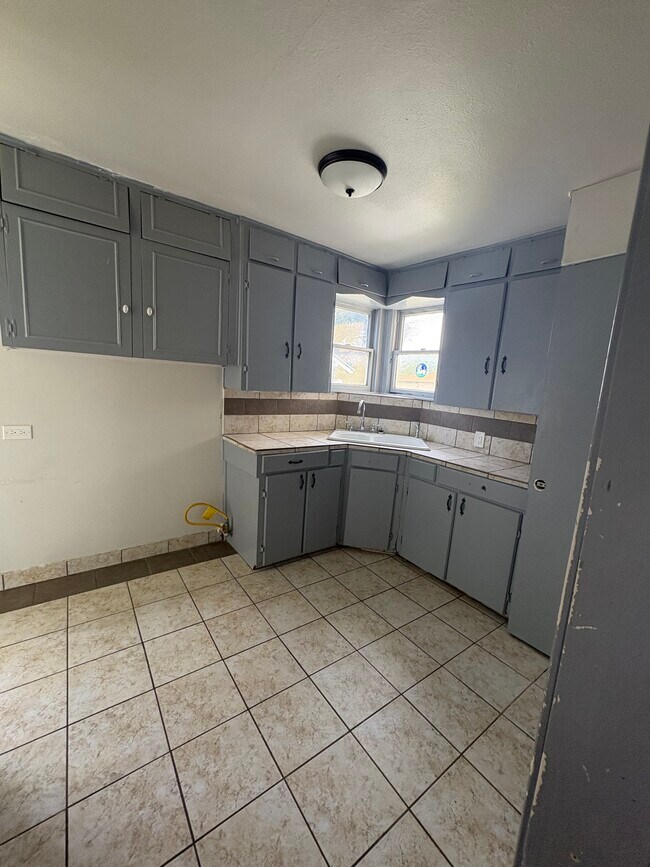 Cocina - 210 Claremont Ave