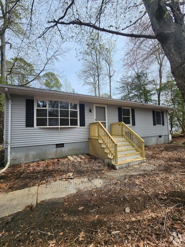 Building Photo - 6 Greenwood Ln