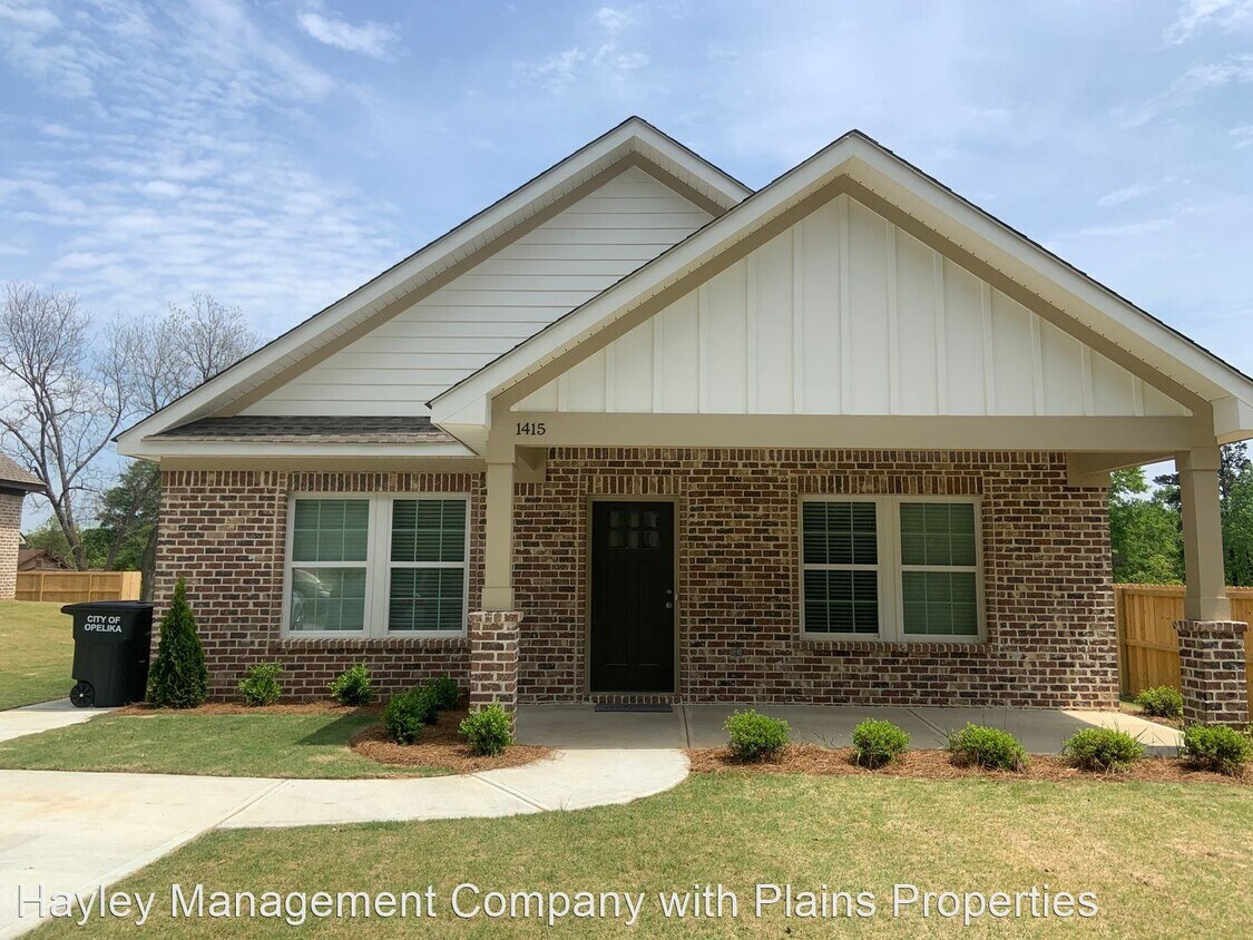 3 br, 2.5 bath House 1415 Spring Dr House Rental in Opelika, AL