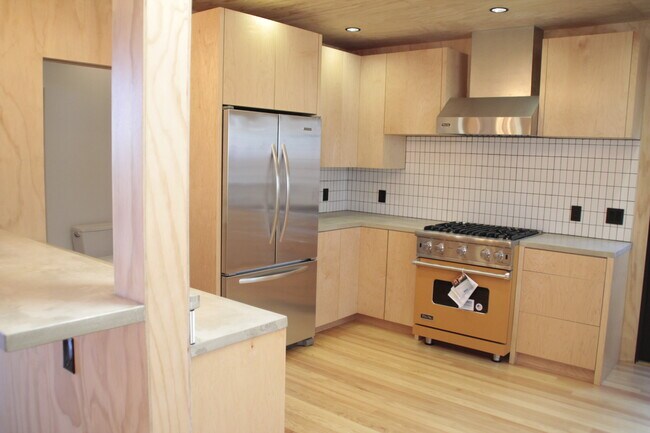 Foto del edificio - 2460 Beverley Ave