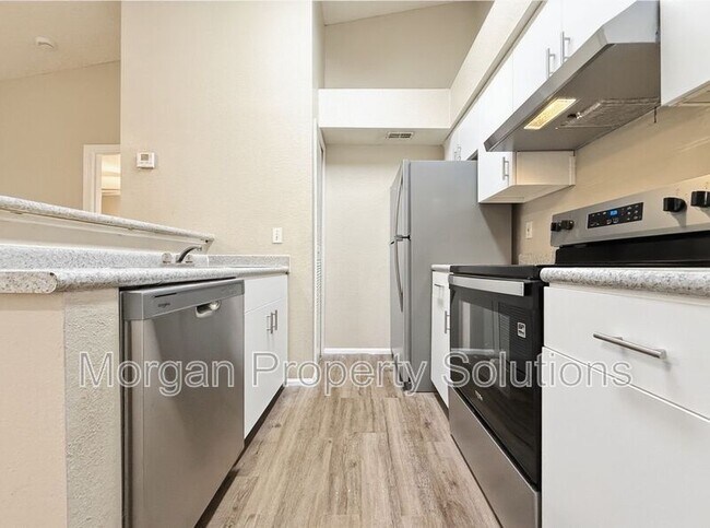 Foto del edificio - 5112 Park Central Dr