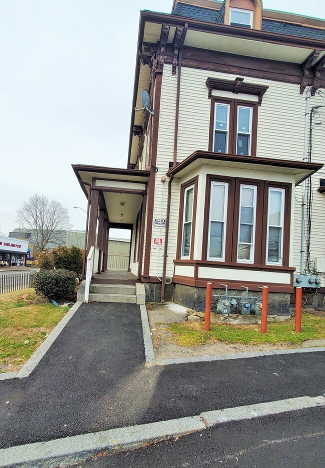 Building Photo - 57 Pleasant St